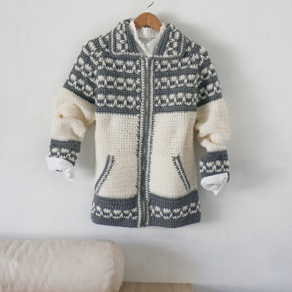 Vintage Handmade Crochet Cowichan Style Sweater Jacket/Zip Up/Off White/Gray